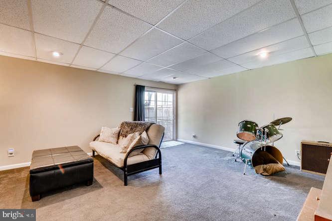 CONSTANT FRIENDSHIP - Residential Lease