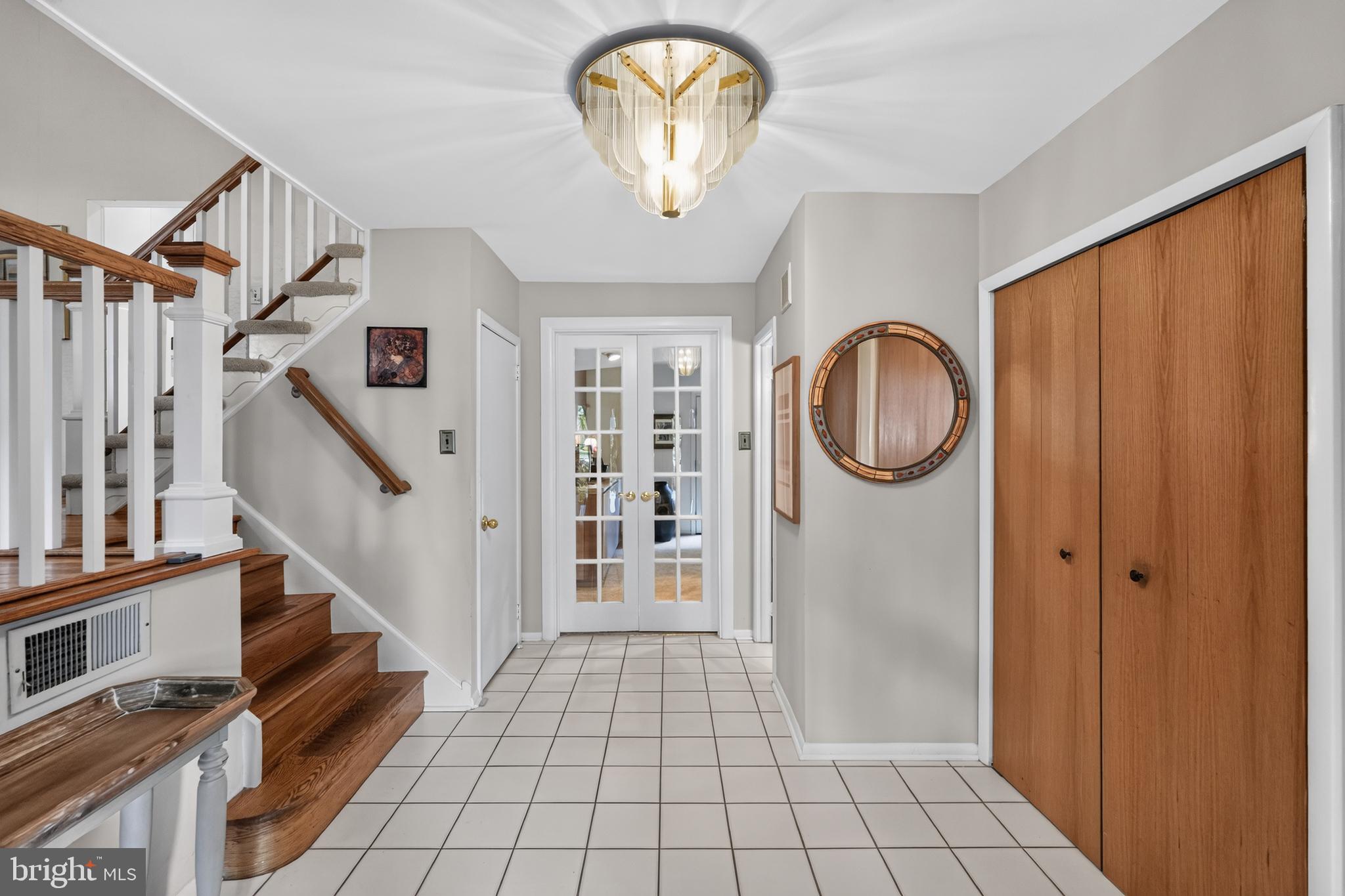 909 WARFIELD LANE