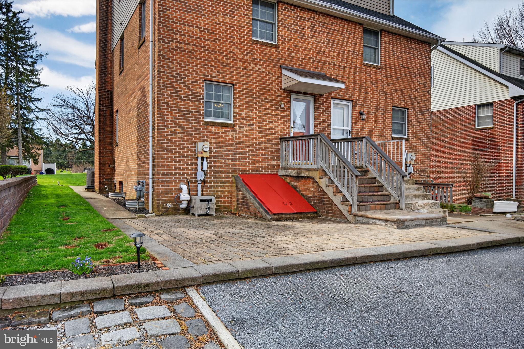 LANCASTER - Residential