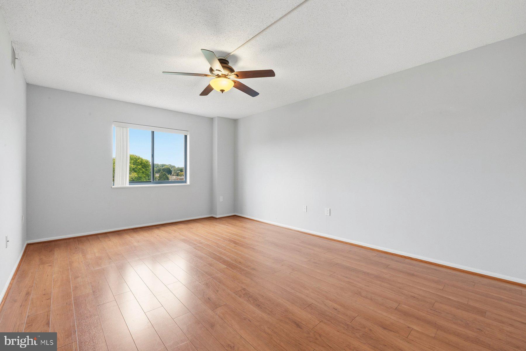 LEISURE WORLD - Residential