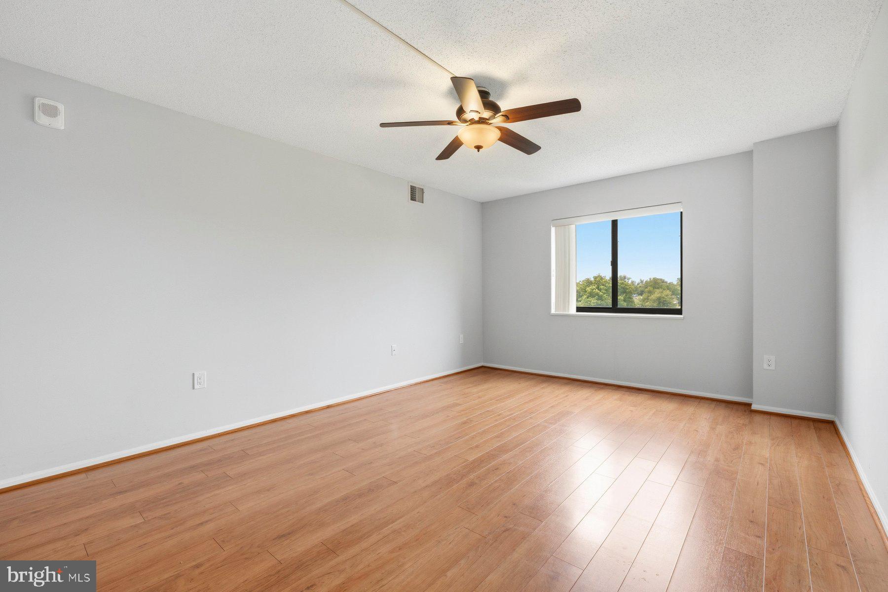 LEISURE WORLD - Residential