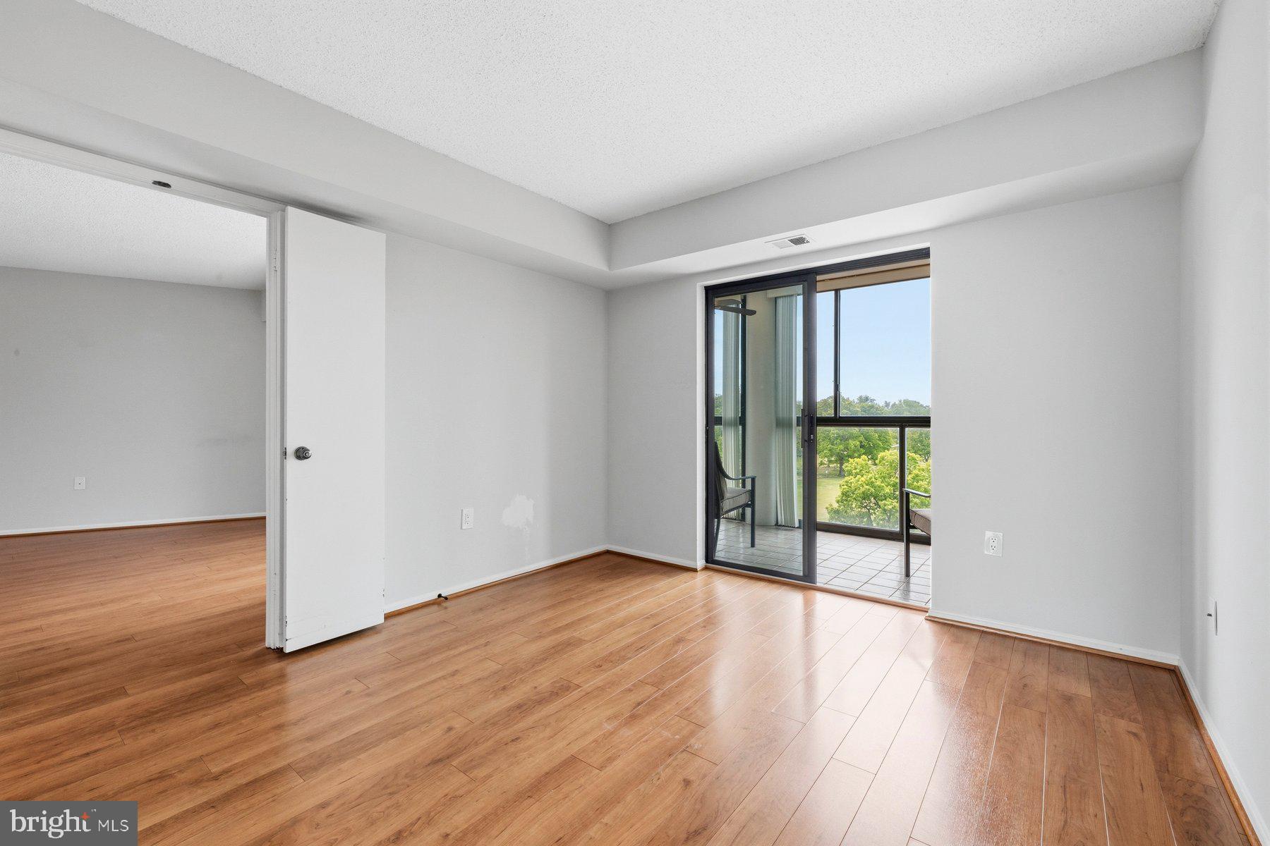 LEISURE WORLD - Residential