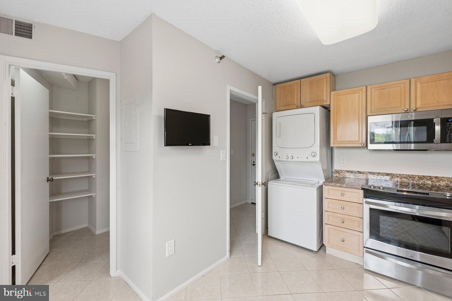 LEISURE WORLD - Residential