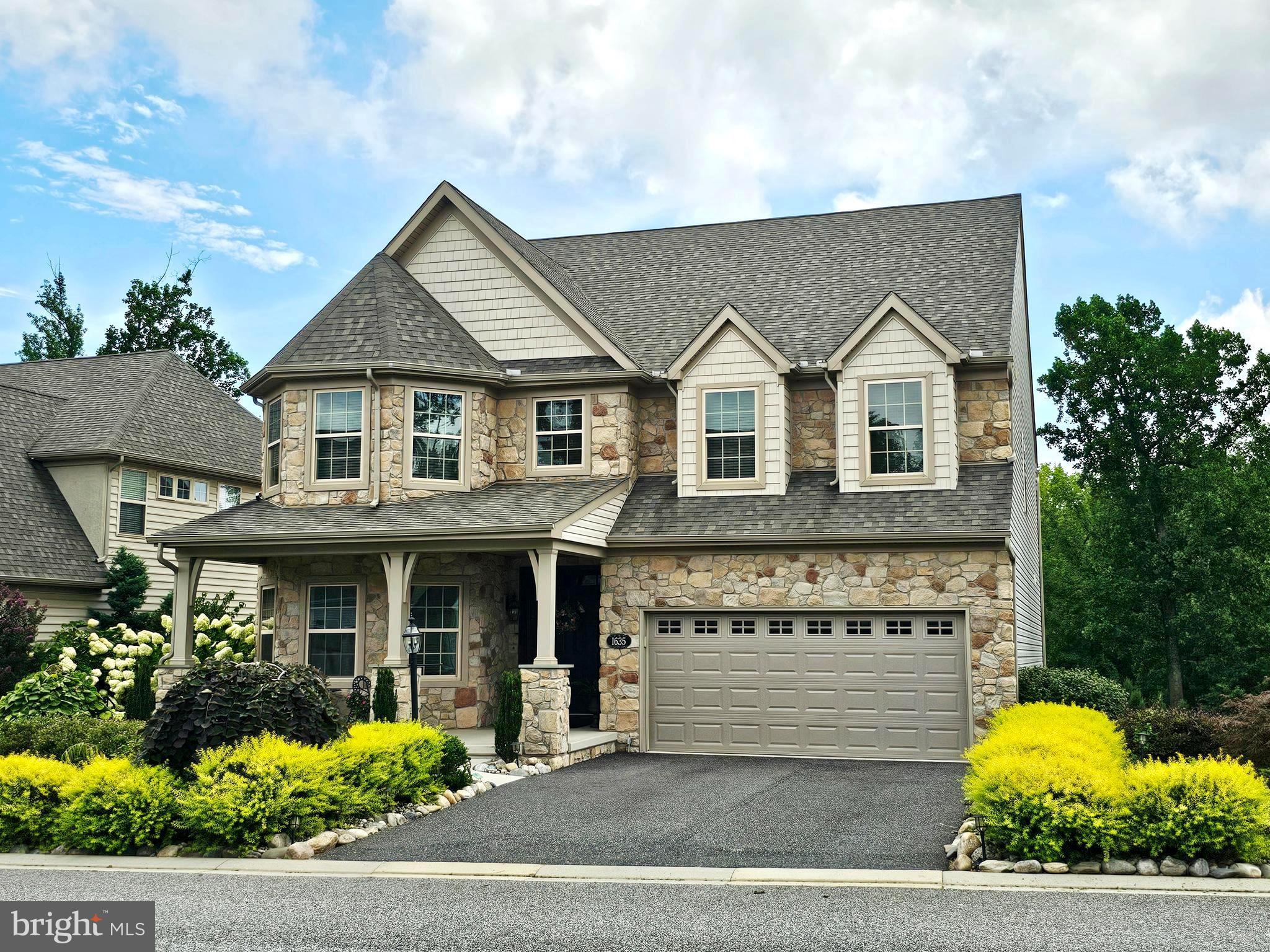 1635 VISTA BAY COURT