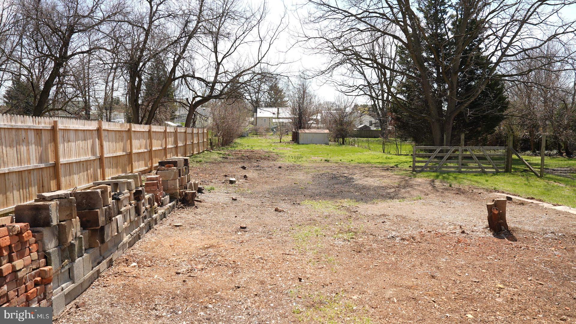 HALFWAY - Residential