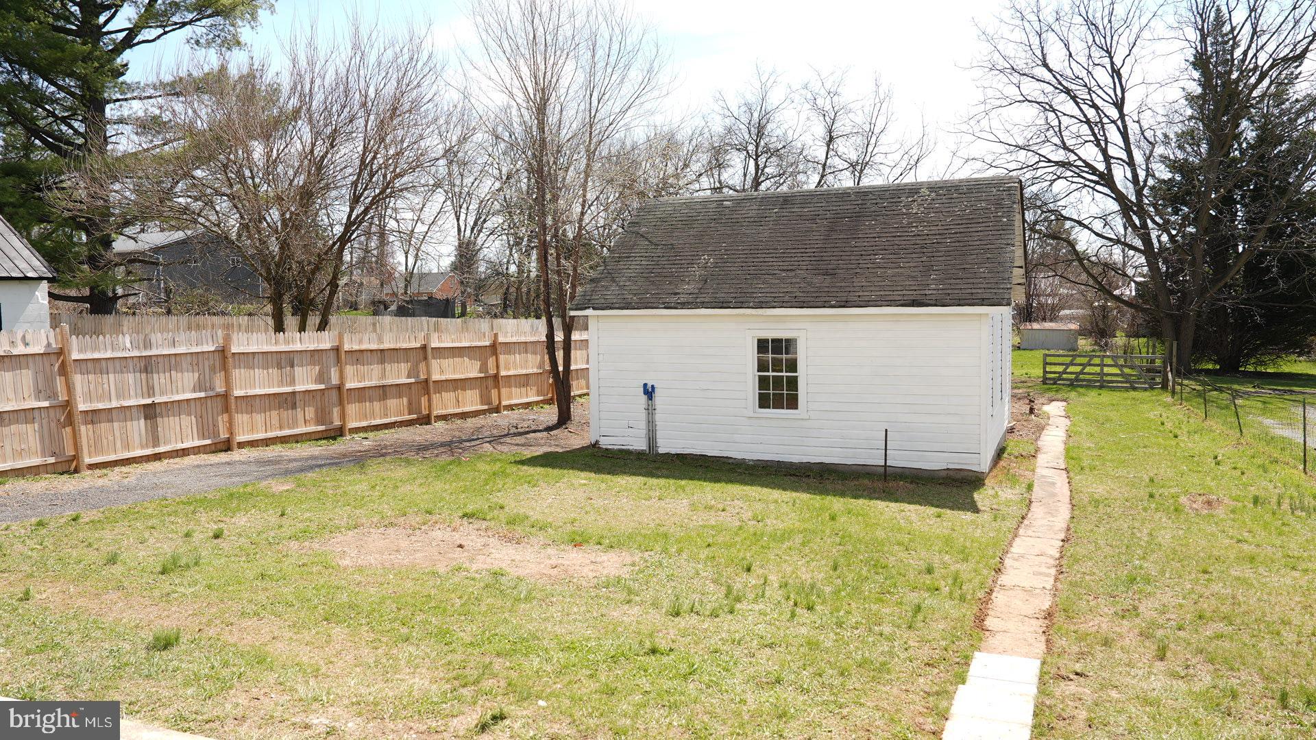 HALFWAY - Residential