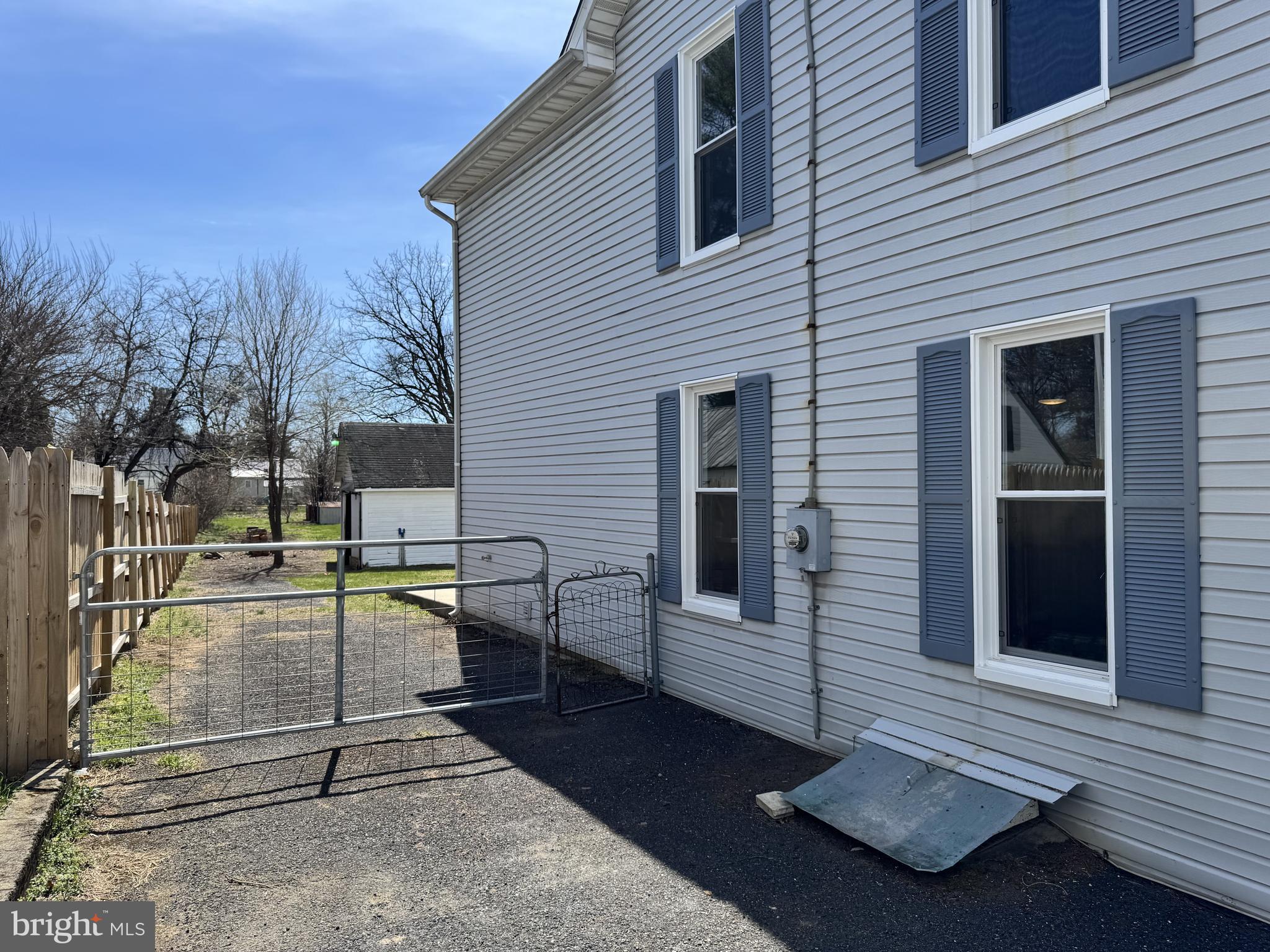 HALFWAY - Residential