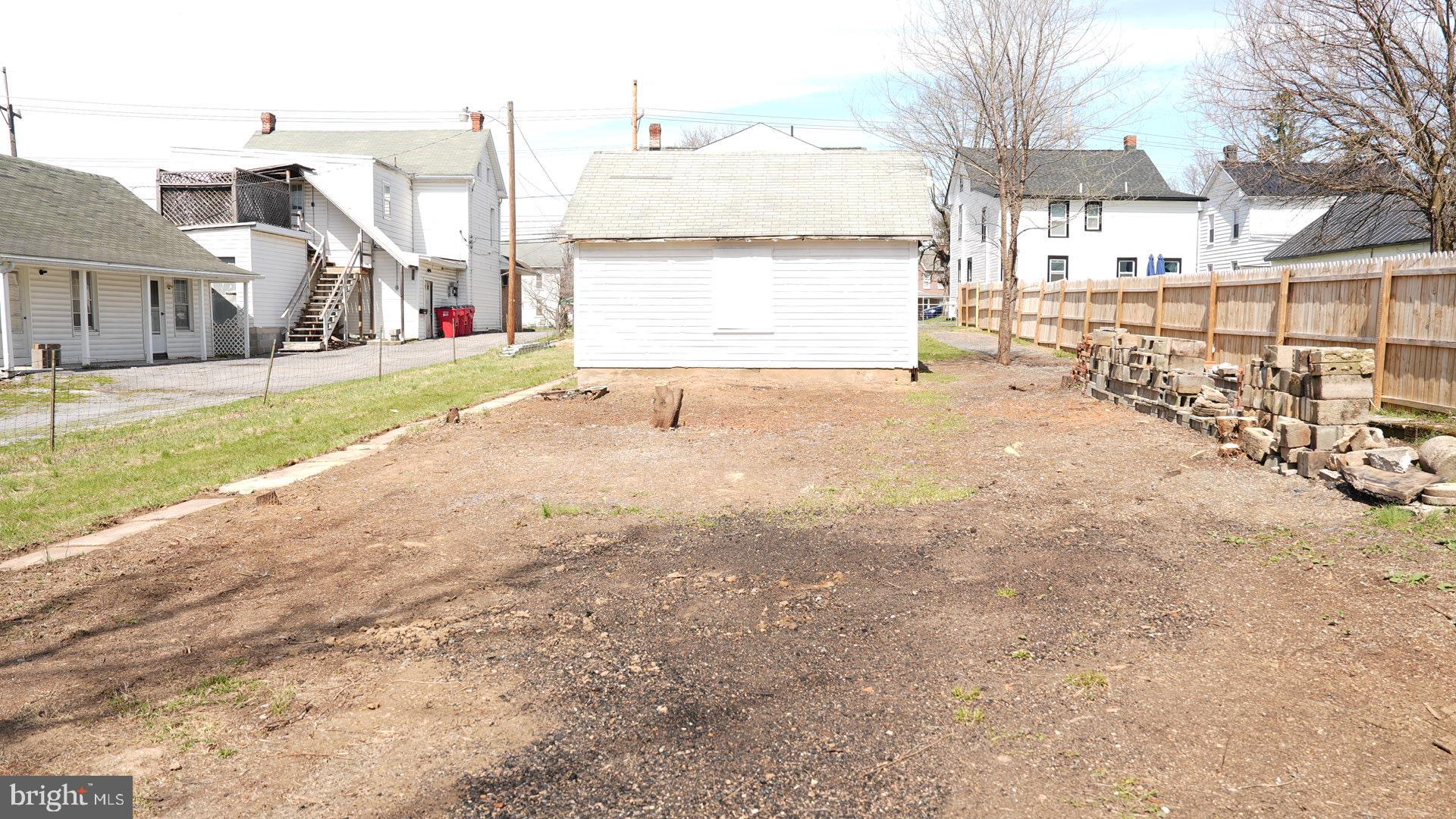 HALFWAY - Residential