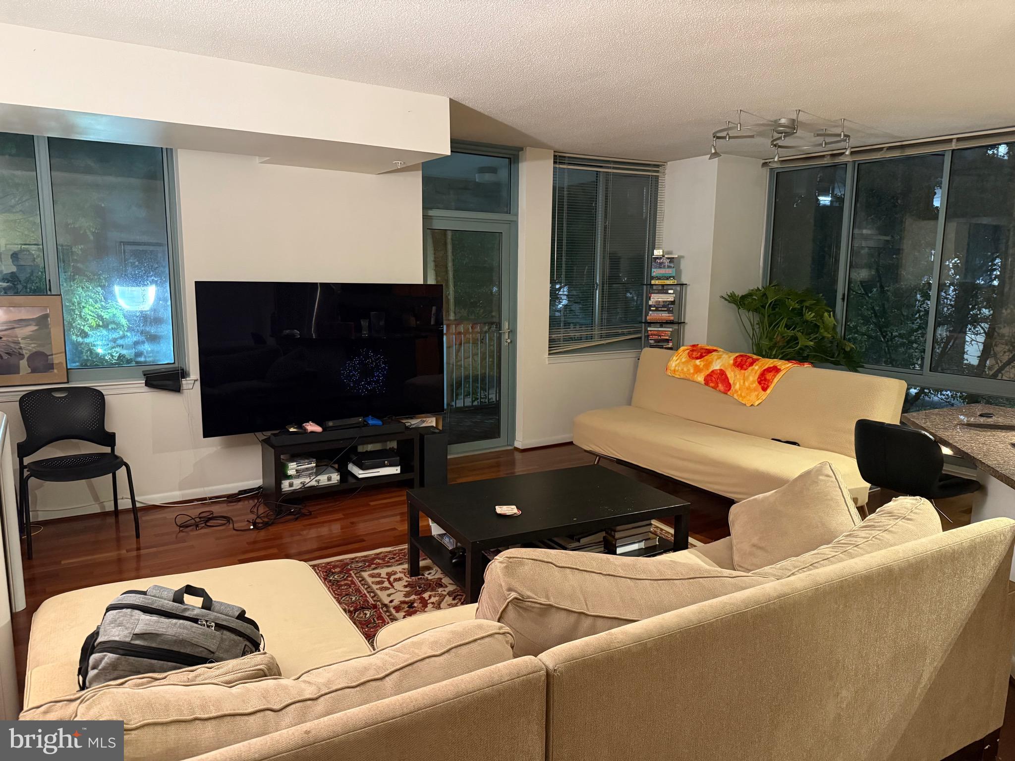 CONTINENTAL - Residential Lease