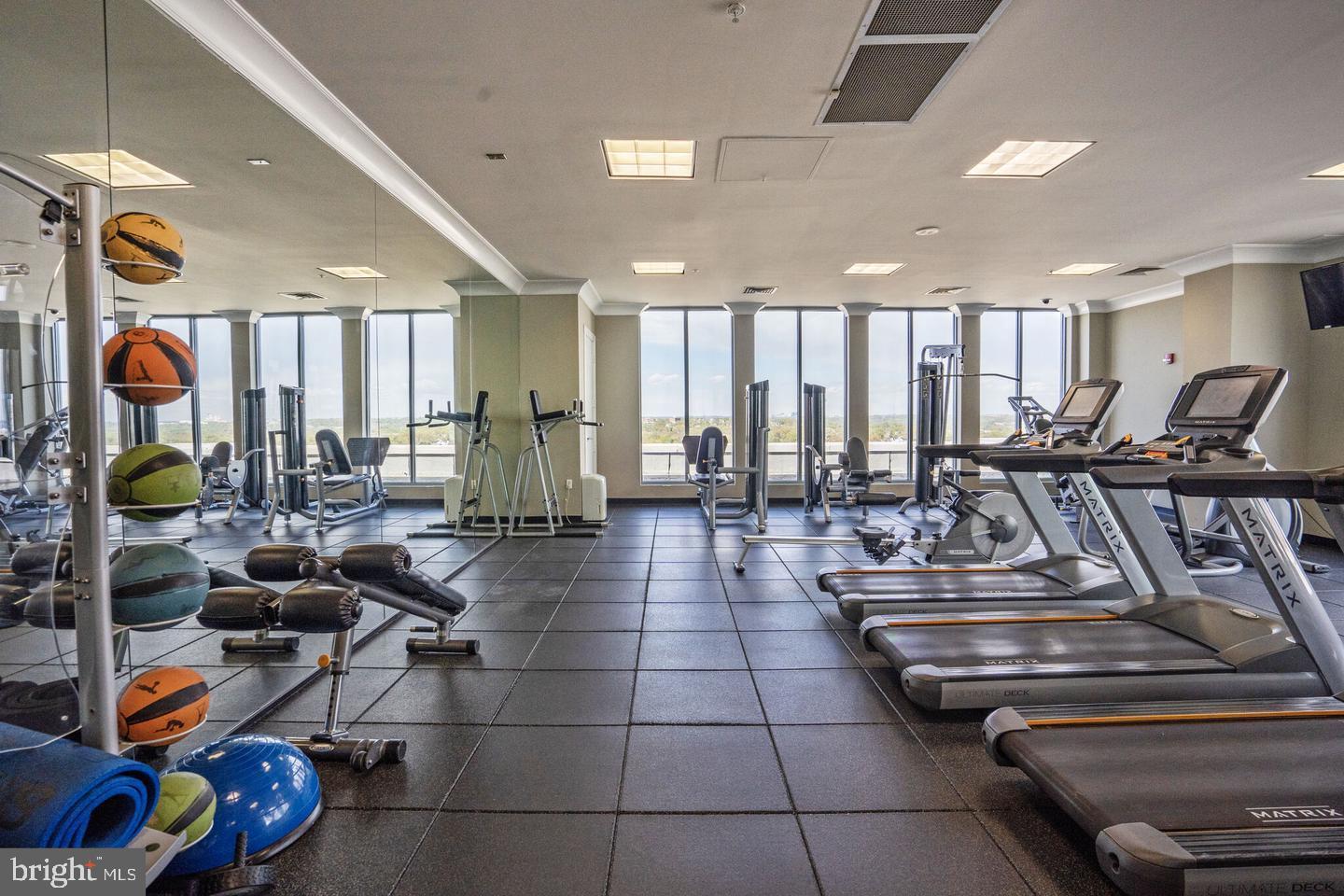 CONTINENTAL - Residential Lease