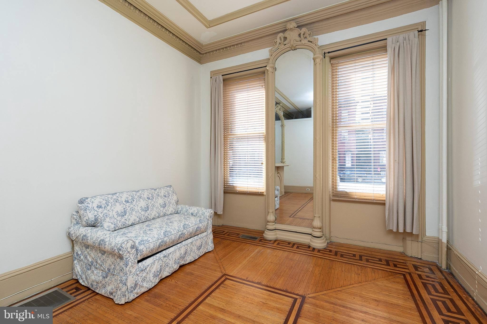 ART MUSEUM AREA - Residential Lease