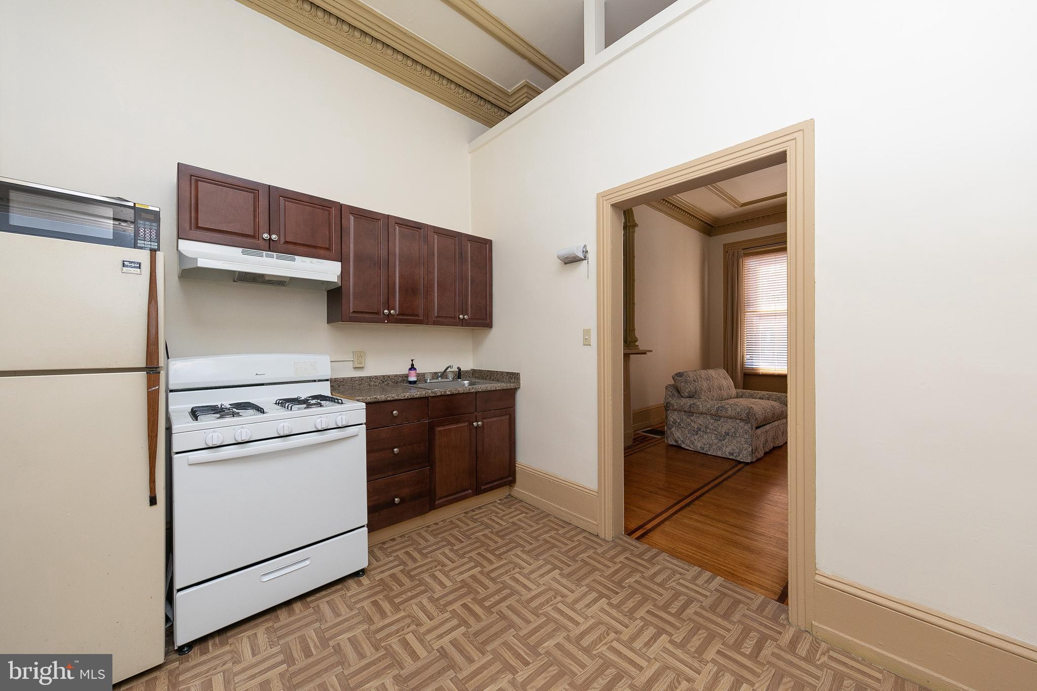 ART MUSEUM AREA - Residential Lease