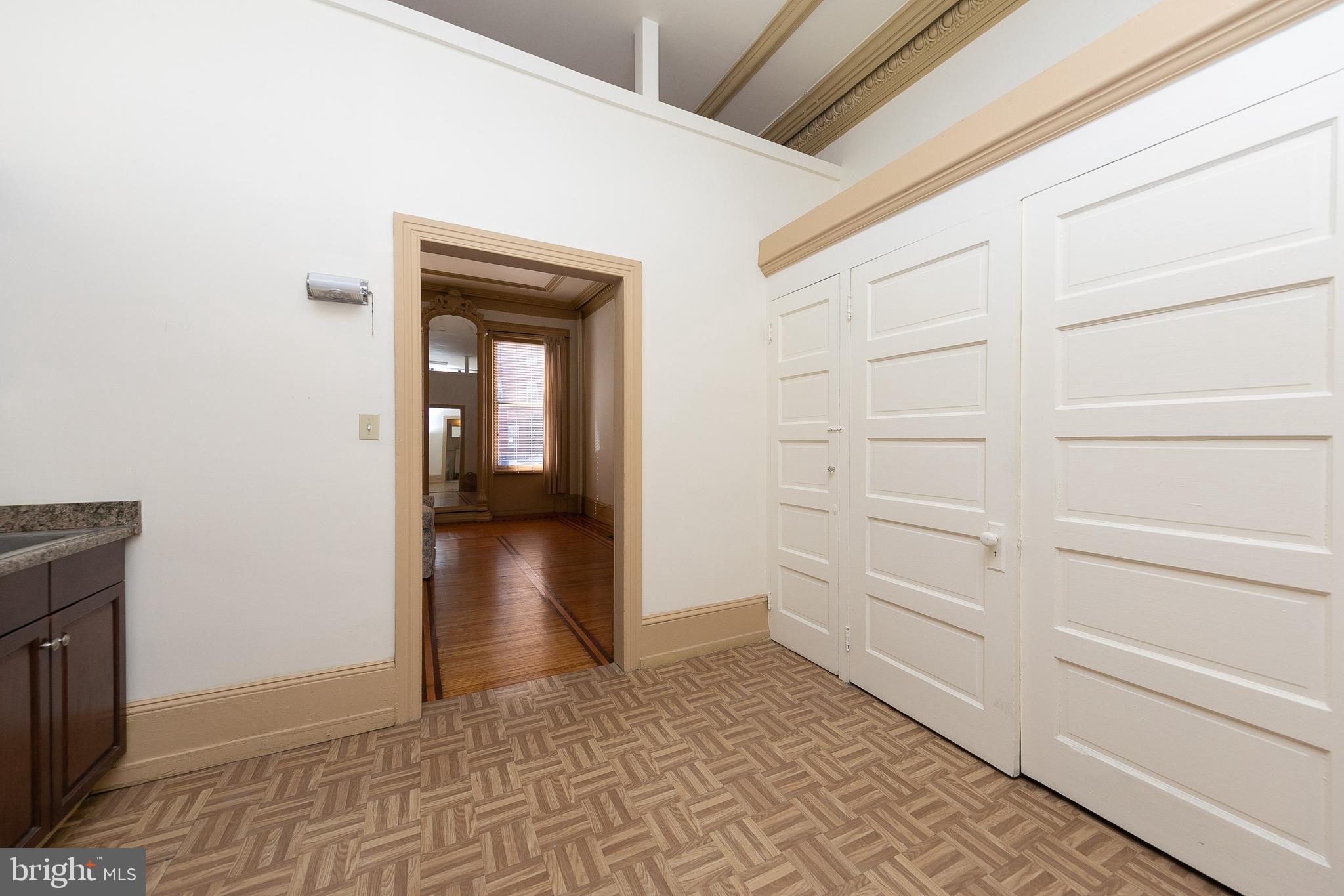 ART MUSEUM AREA - Residential Lease