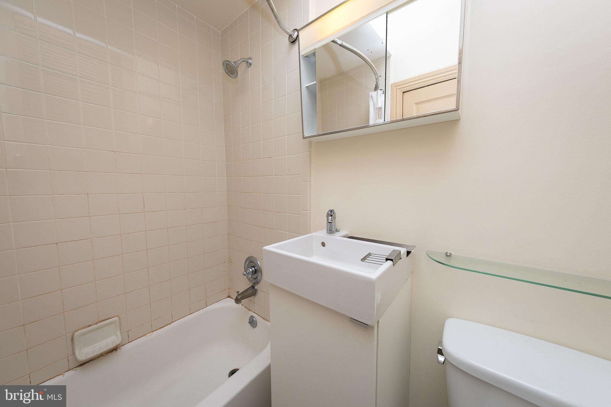 ART MUSEUM AREA - Residential Lease