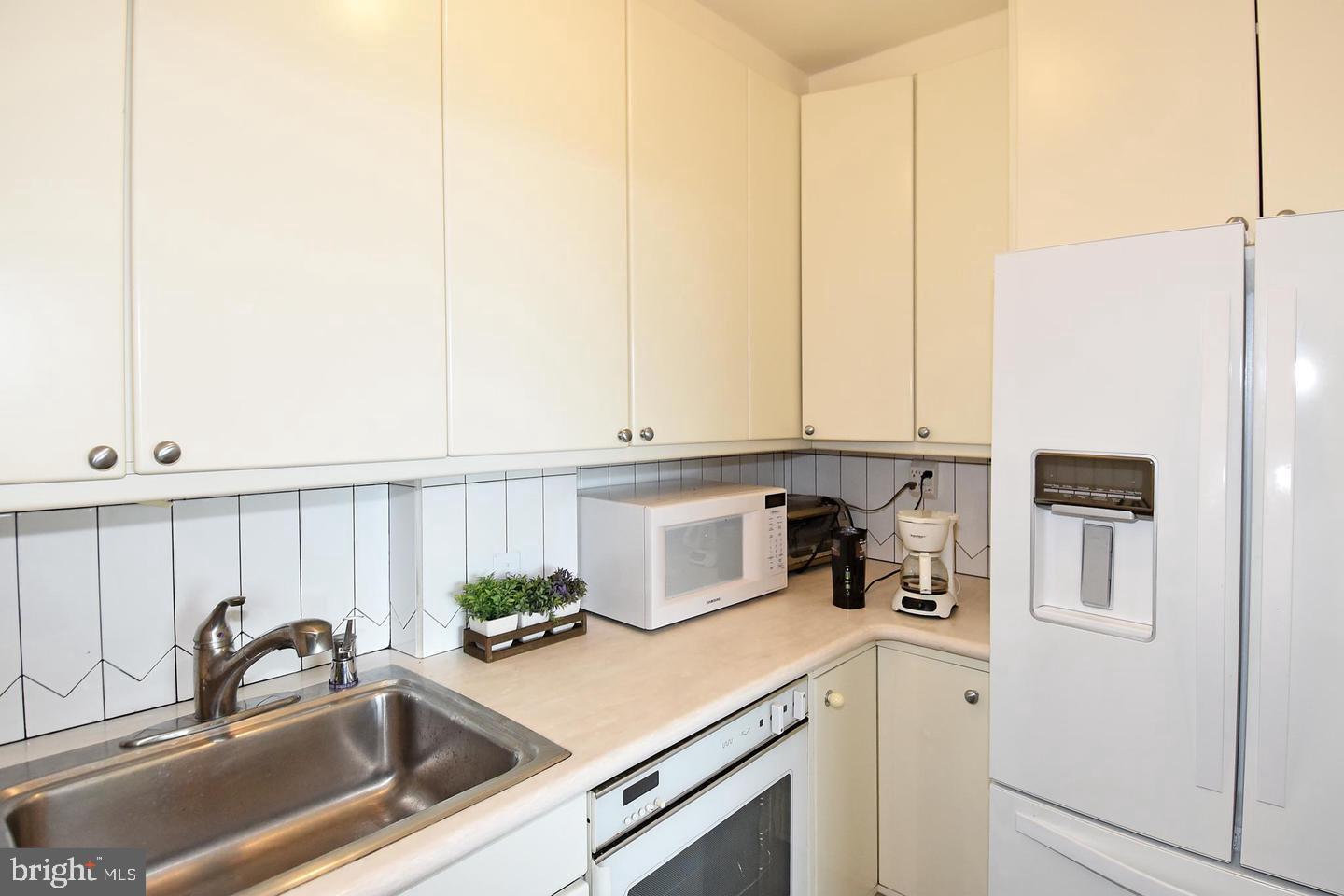 RIVER PLACE SOUTH - Residential