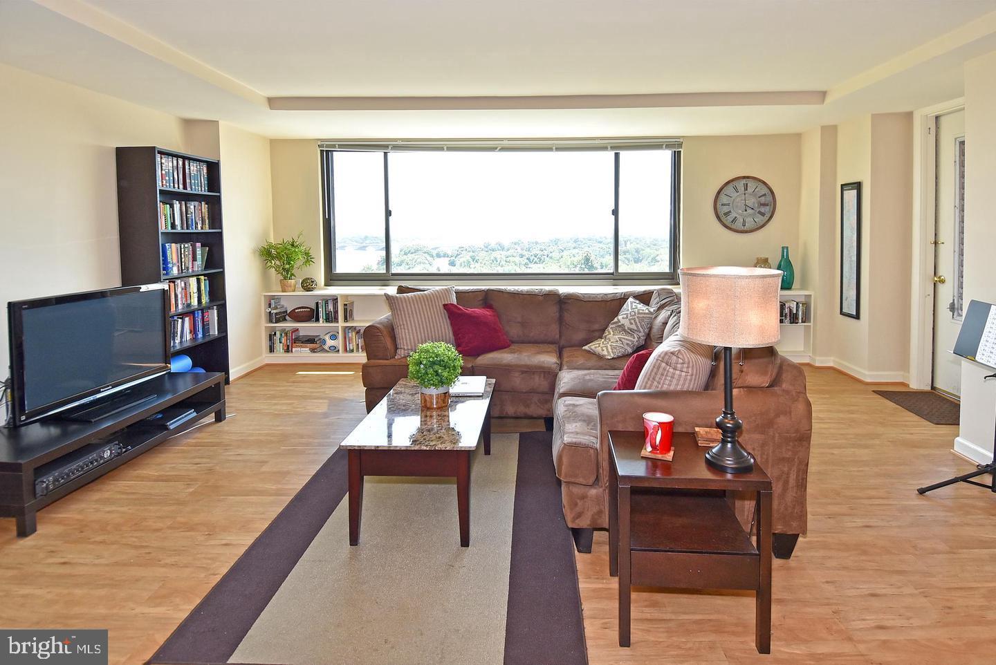 RIVER PLACE SOUTH - Residential