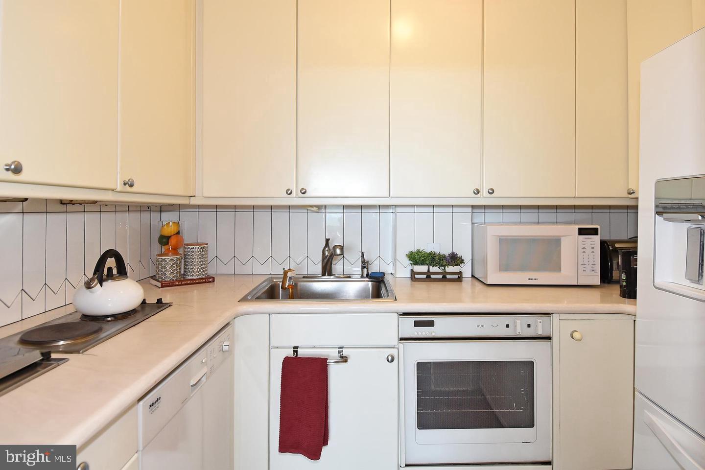 RIVER PLACE SOUTH - Residential