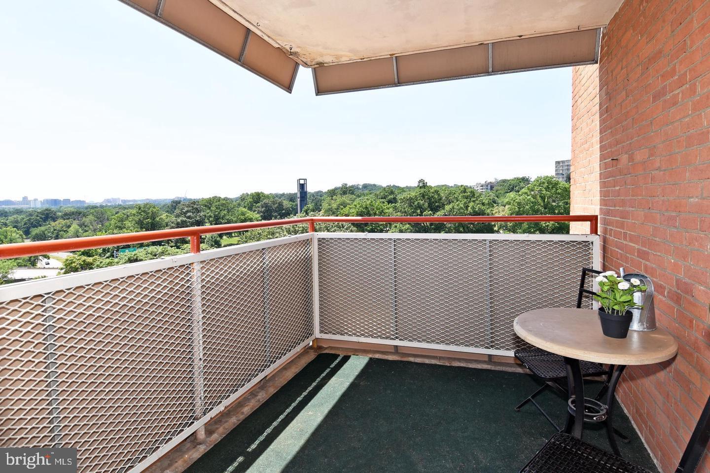 RIVER PLACE SOUTH - Residential