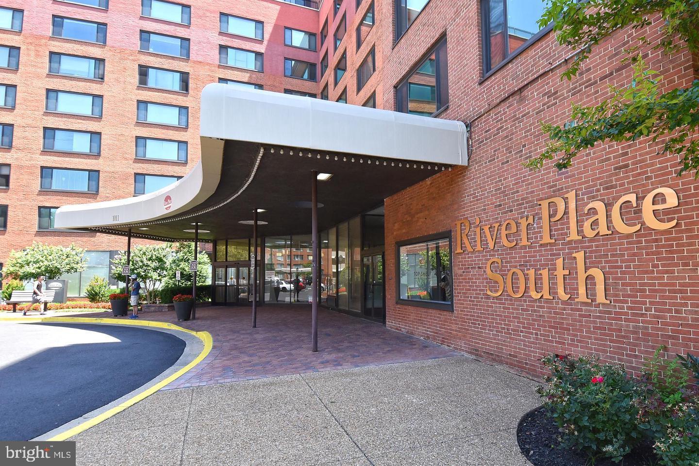 RIVER PLACE SOUTH - Residential