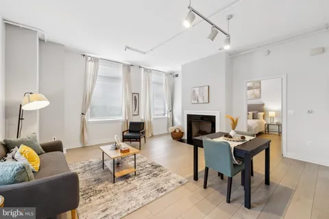 4490 Market Commons Drive Unit 202, Fairfax, VA MLS: VAFX2232908