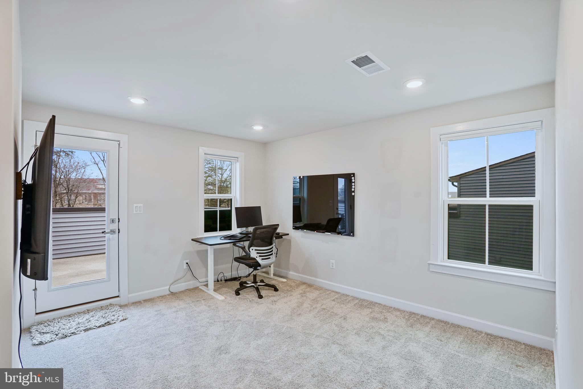 WOODLAND PARK STATION - Residential