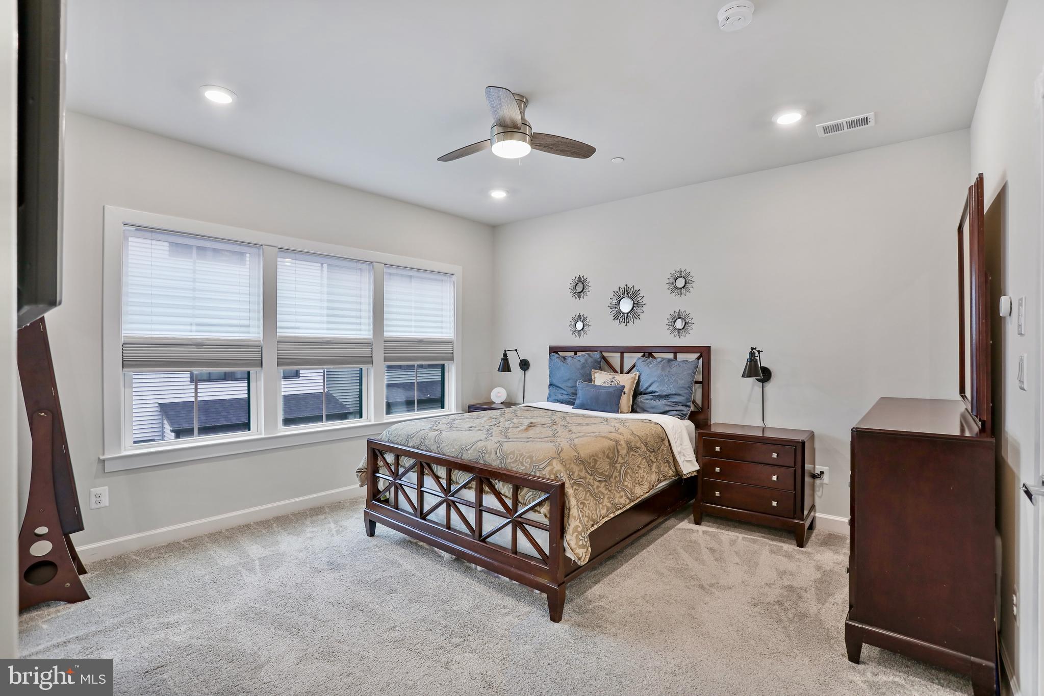 WOODLAND PARK STATION - Residential