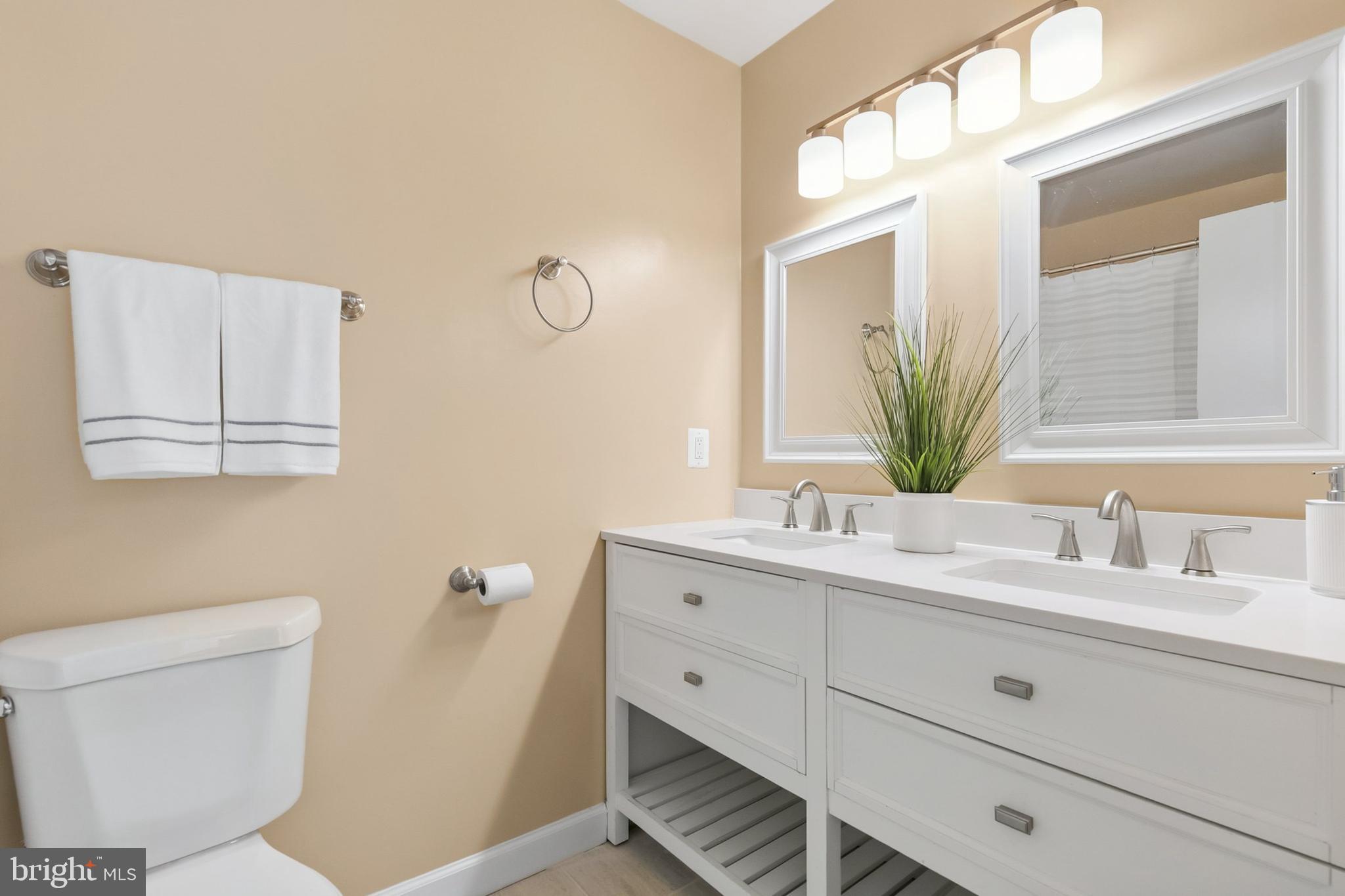 SILVER SPRING CNTRY CLUB - Residential