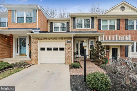 Photo of 8019 Galla Knoll Circle, SPRINGFIELD, VA 22153 (MLS # VAFX2294502)