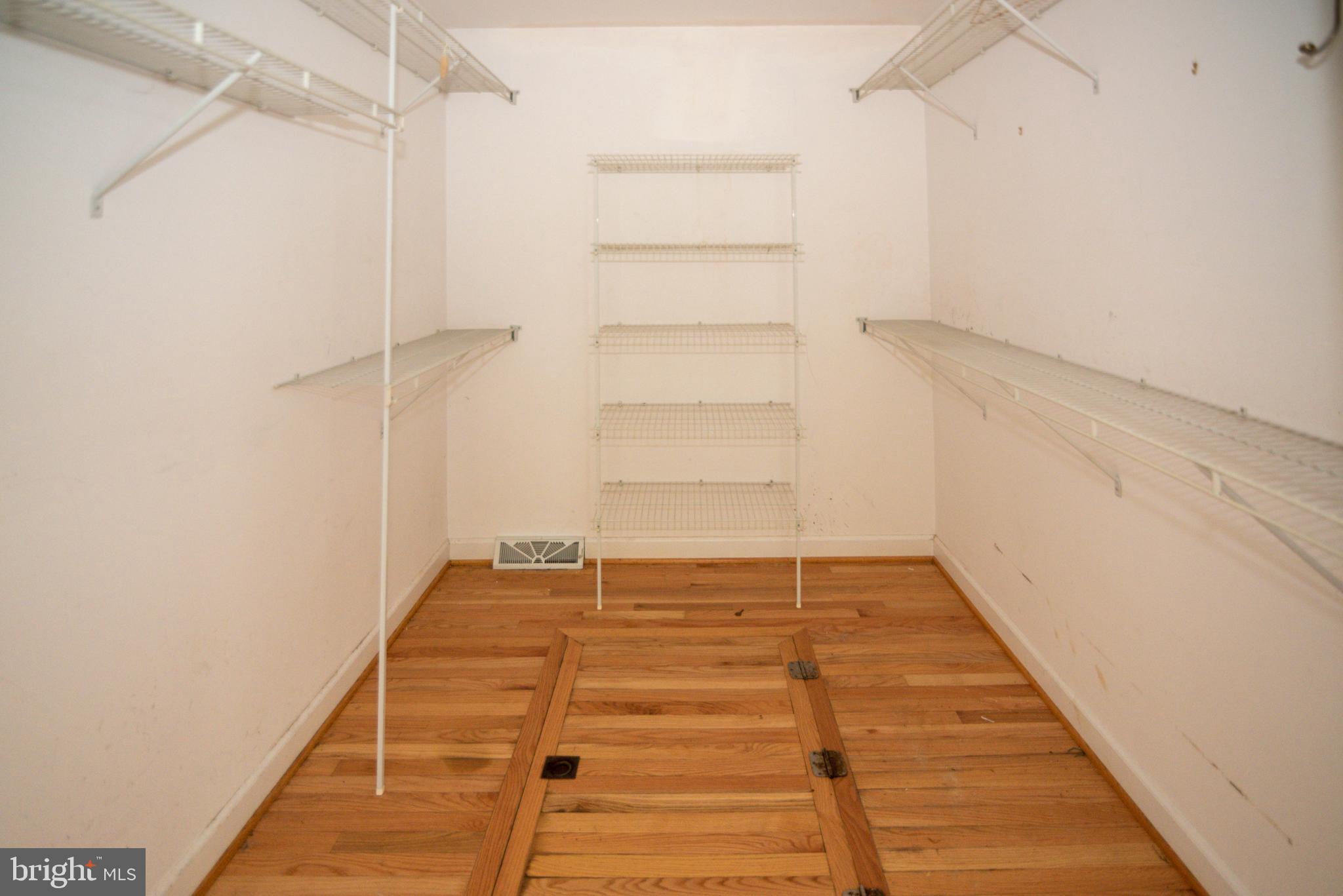 SUBURBIA - Residential