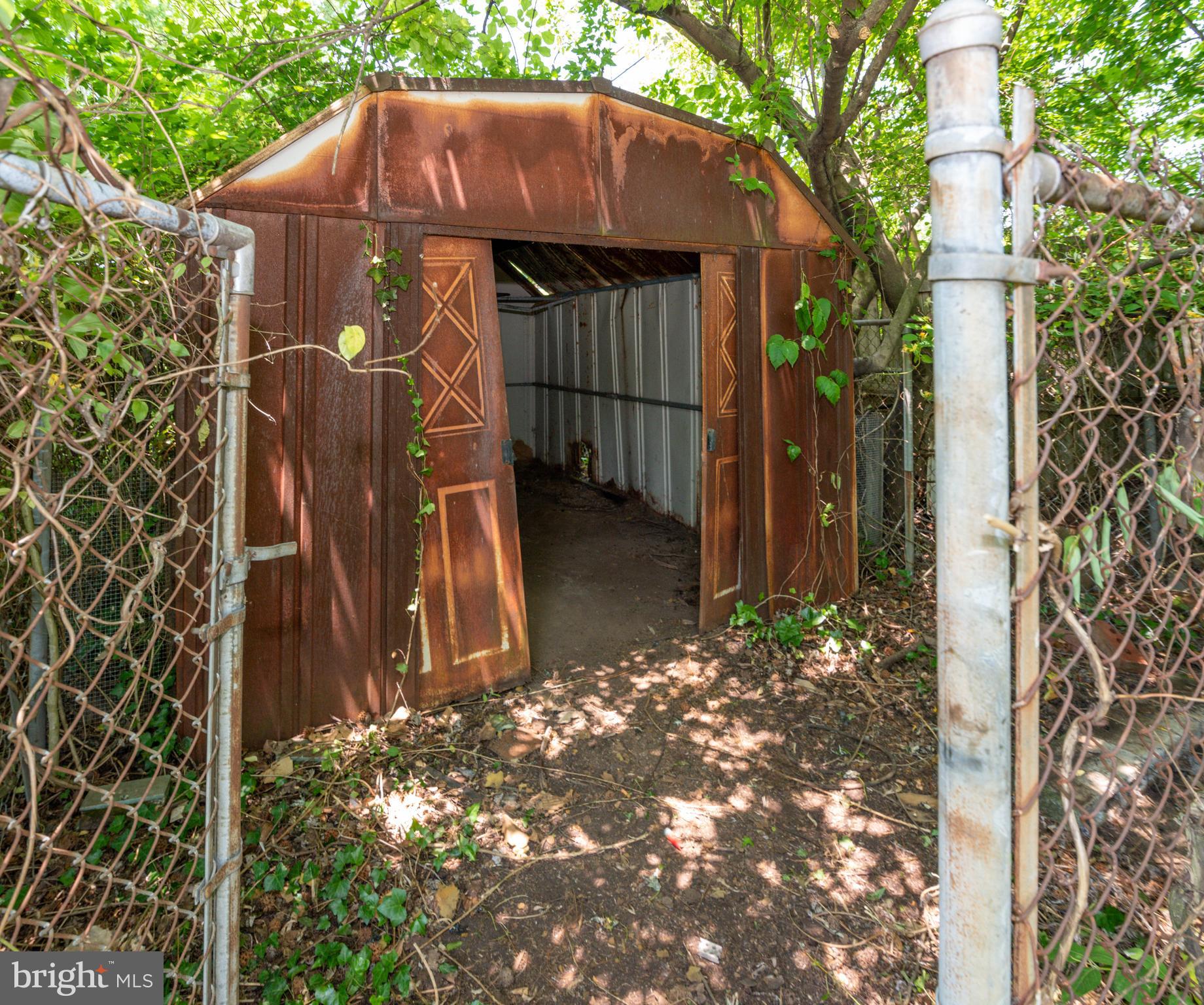 SUBURBIA - Residential