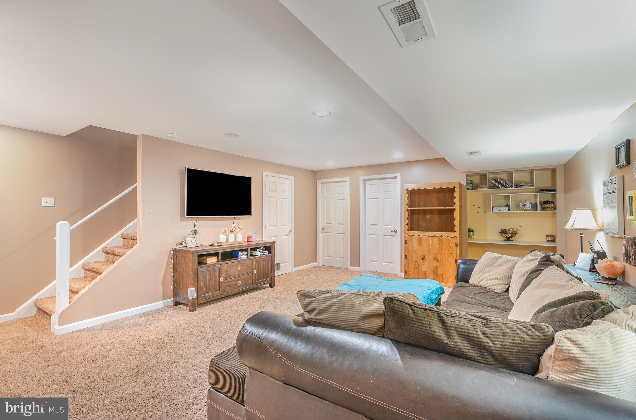 BUTTONWOODS - Residential