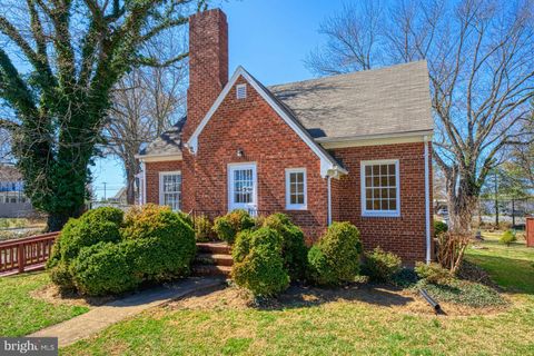 121 N HATCHER AVENUE PURCELLVILLE VA 20132