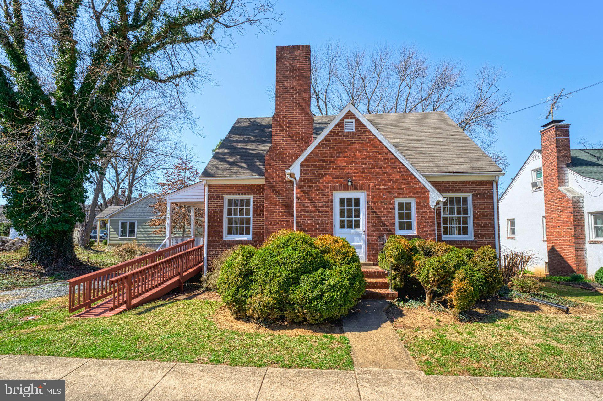 121 N HATCHER AVENUE