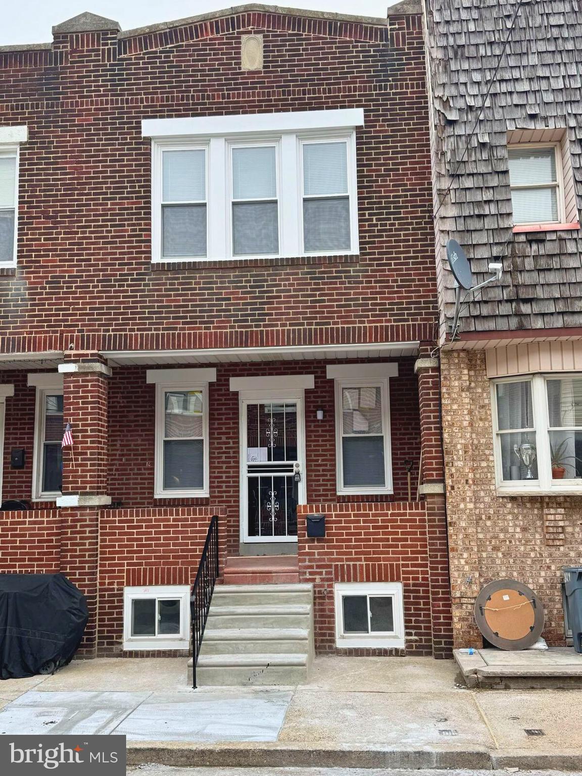 We can settle ASAP!! Ask about the 1 year buydown home is approved for through Movement Mortgage!
Stop paying rent and start building equity in this fully renovated 2-bedroom, 1.5-bath home in the thriving Grays Ferry neighborhood! Perfect for a first-time homebuyer, this home is move-in ready with modern upgrades, stylish finishes, and an open floor plan designed for today’s lifestyle.
Bright, Open & Inviting
Step inside to a spacious living and dining area with recessed lighting and sleek contemporary flooring that flows seamlessly into the gourmet kitchen. Cooking and entertaining are a breeze with custom cabinetry, quartz countertops, stainless steel appliances, and plenty of prep space—everything you need to make your dream kitchen a reality!
Comfort & Convenience
Upstairs, you’ll find two spacious bedrooms with ample closet space and a beautifully updated full bath with a stall shower, modern fixtures, and elegant tilework. A first-floor powder room adds convenience for guests.
Outdoor Space & Modern Upgrades
Enjoy the private rear yard, perfect for grilling, relaxing, or even starting a small garden! Plus, this home features central air and heating, ensuring comfort all year round.
Prime Location – Easy Access to Everything!
Grays Ferry is one of Philadelphia’s hottest up-and-coming neighborhoods, with easy access to:
✅ Center City & University City
✅ Public transportation & major highways
✅ Local parks, dining, and shopping
This home has everything you need—just move in and start enjoying homeownership!
💰 Stop Renting & Start Investing in Yourself! 💰
This opportunity won’t last long! Schedule your private tour today and take the first step toward owning your home! 🏡🔑