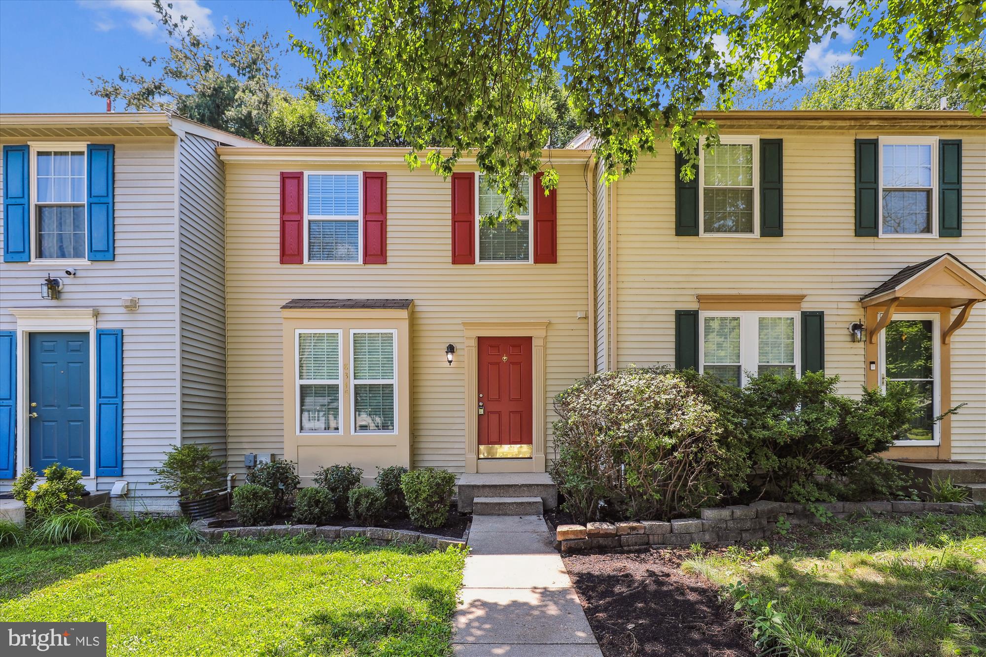 Welcome to this beautifully updated townhome in the heart of Columbia. The light filled main level includes a large living room with recessed lighting, new flooring and a half bath. The kitchen has been updated with new cabinetry, granite countertops, new appliances and flooring. Upstairs you will find 3 generously sized bedrooms with recessed lighting and new carpet as well as an updated full bath. The lower level features a large versatile room with a closet as well as a full bathroom and new carpet. The laundry room area includes W/D and plenty of storage space. The exterior of the home boasts a sizeable deck and overlooks open space. Owners prefer a credit score of 680 or higher. NO PETS. Housing Vouchers welcomed. Please use Rentspree application.
Please make sure to remove shoes and turn the lights off while leaving.