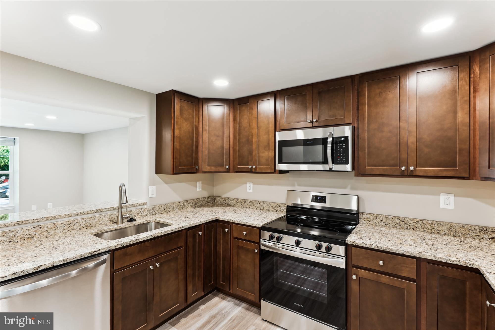 LONG REACH - Residential Lease