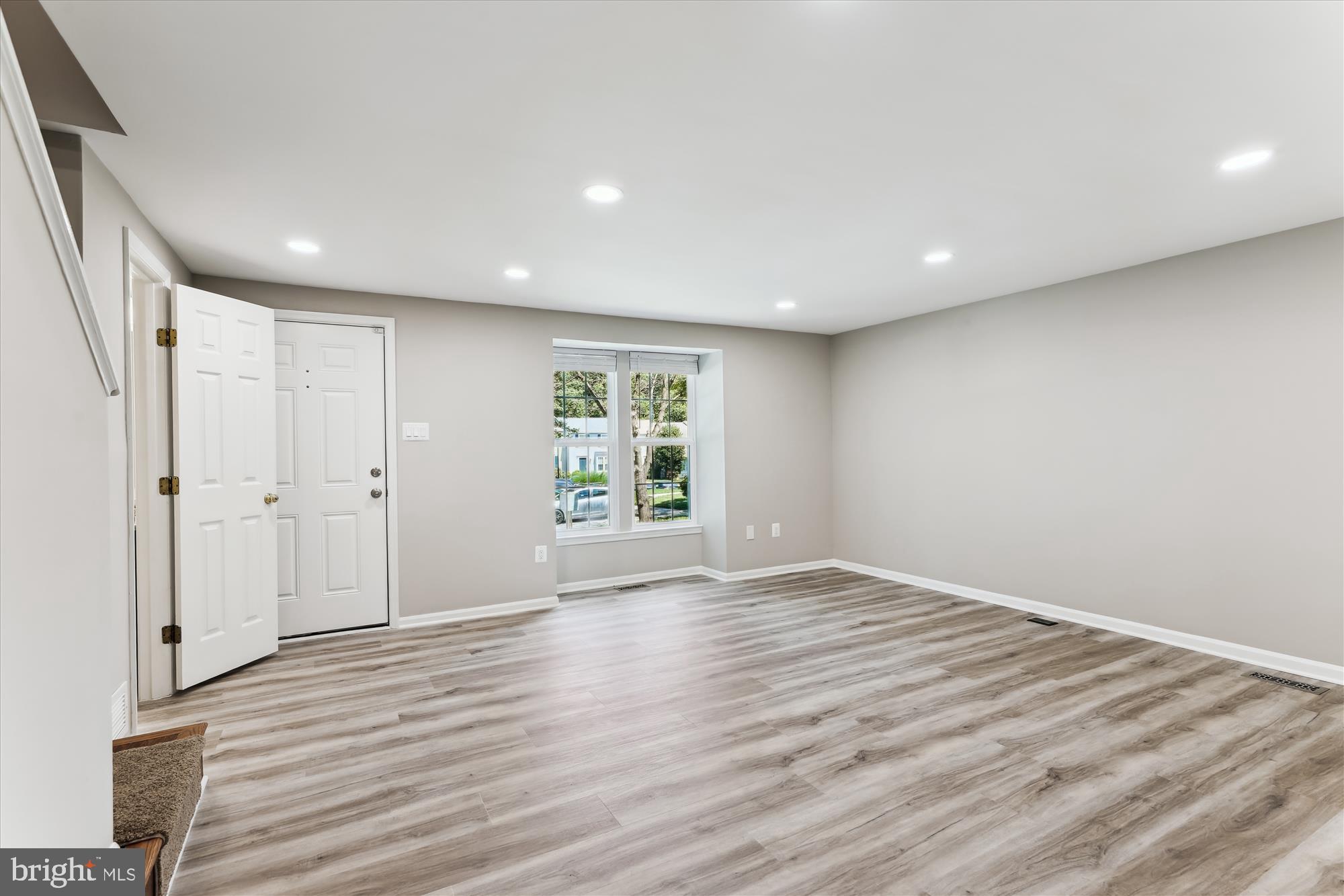 LONG REACH - Residential Lease