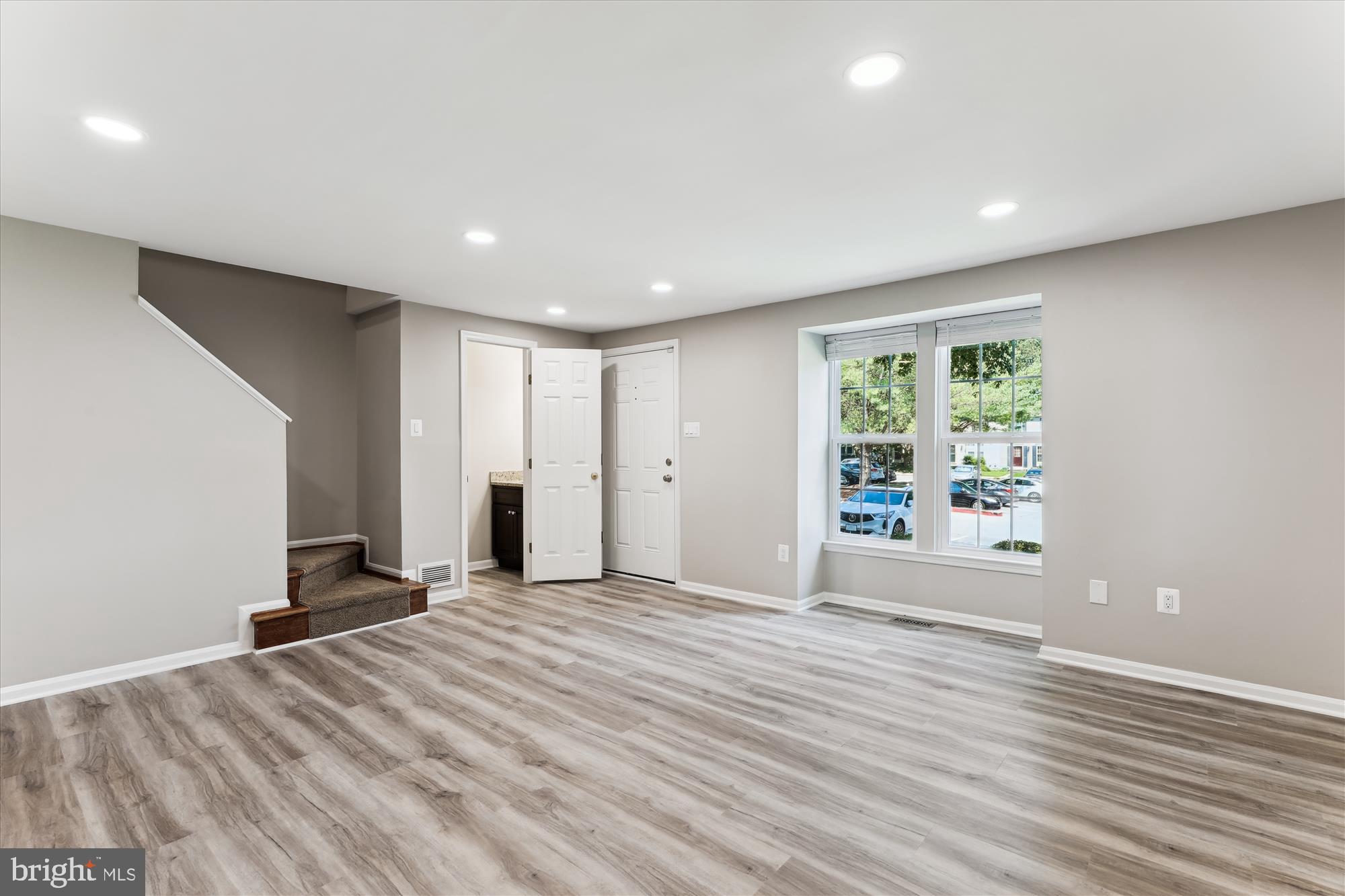 LONG REACH - Residential Lease