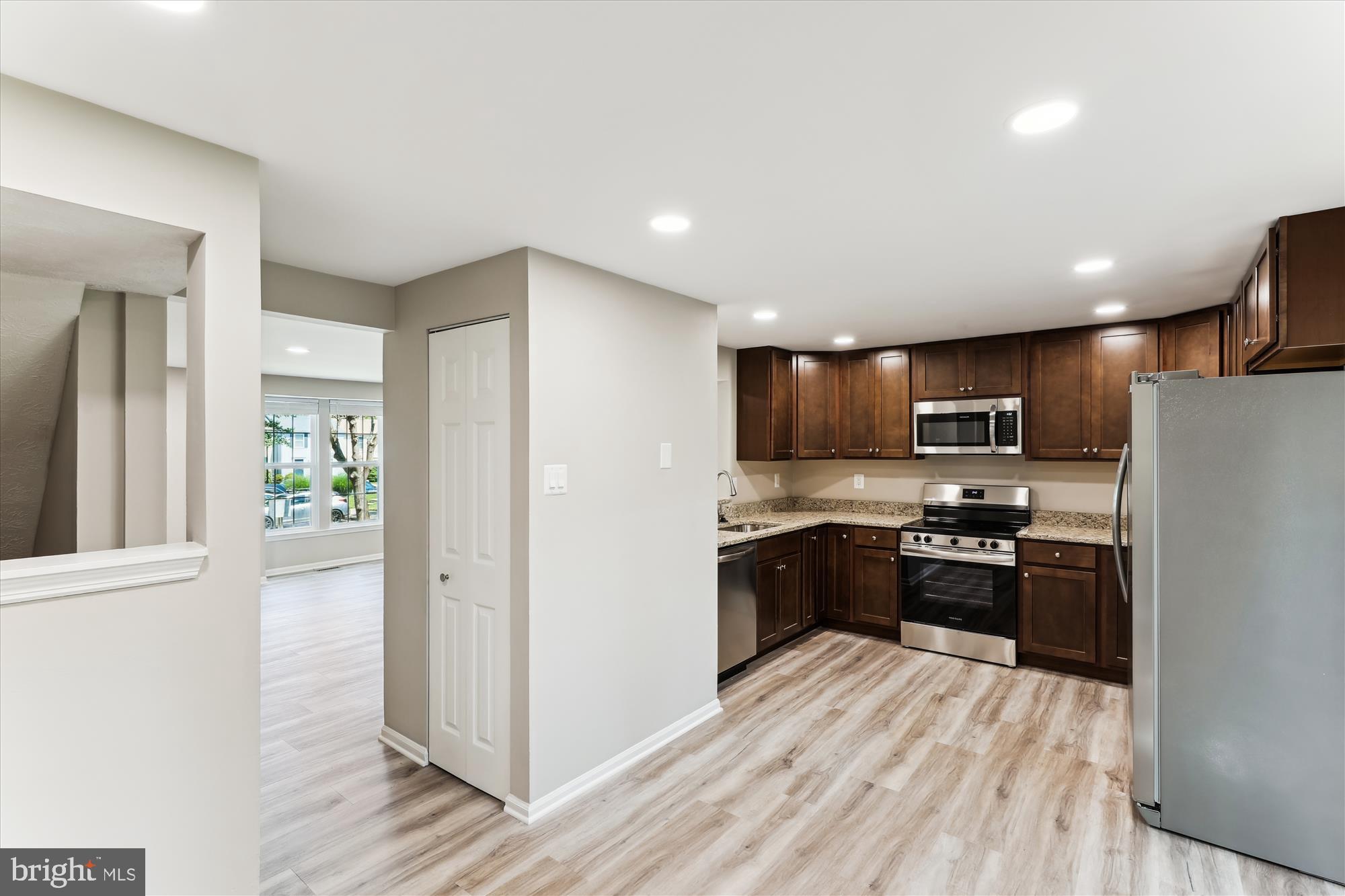 LONG REACH - Residential Lease