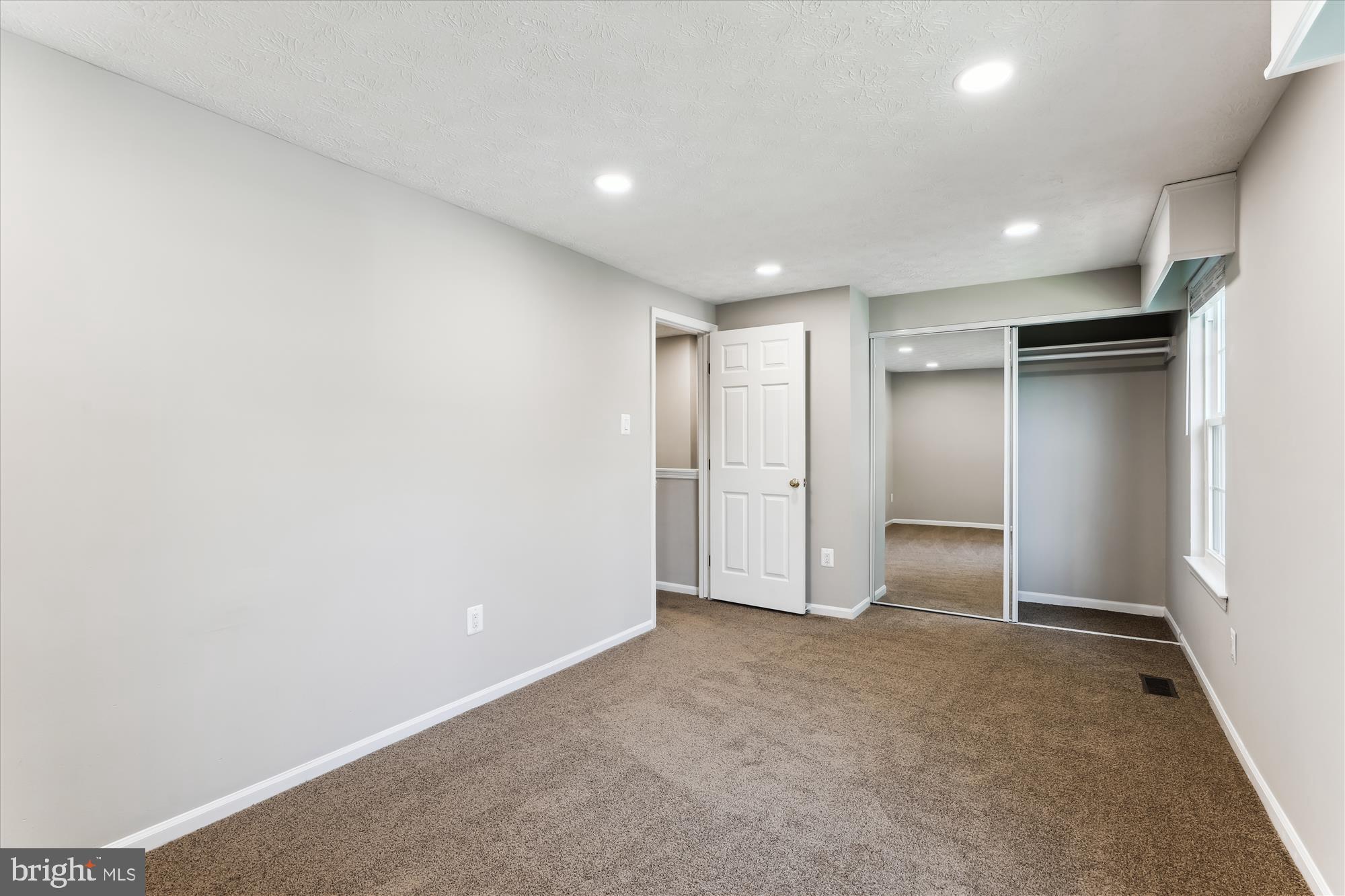 LONG REACH - Residential Lease