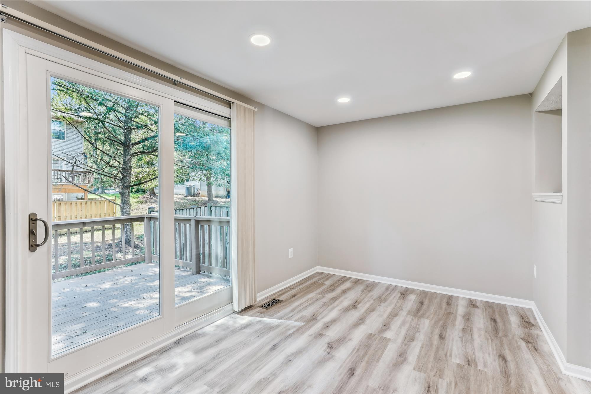 LONG REACH - Residential Lease