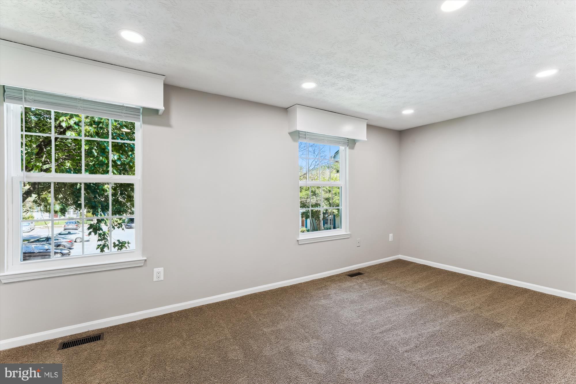 LONG REACH - Residential Lease