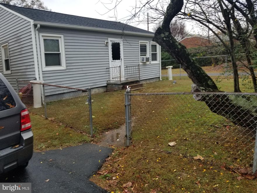 Work and Save. Parking in rear off of the alley.