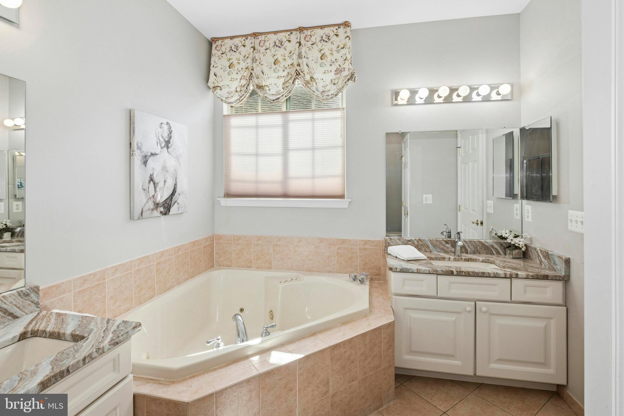 HERITAGE CR ESTS - Residential