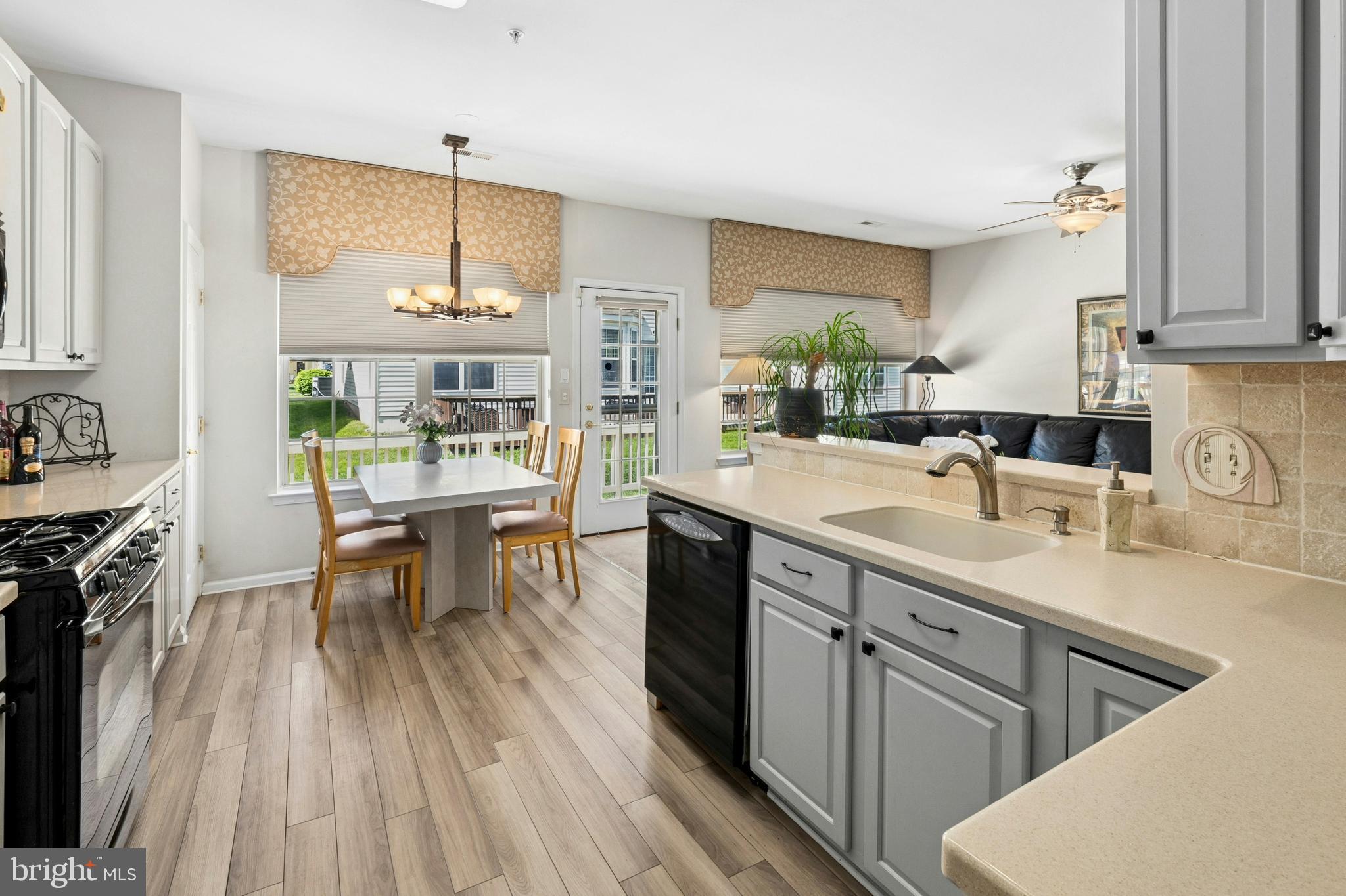 HERITAGE CR ESTS - Residential