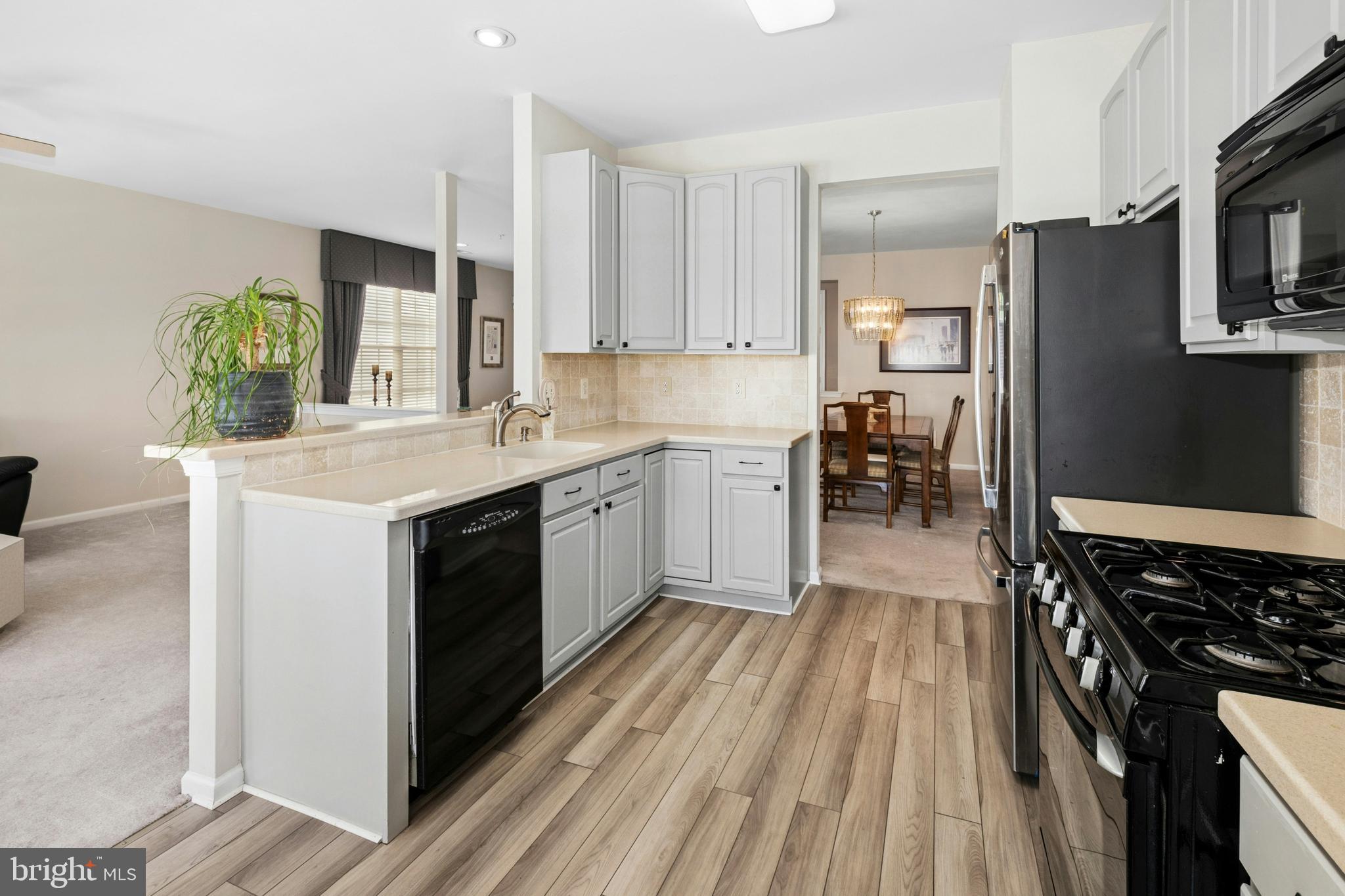 HERITAGE CR ESTS - Residential