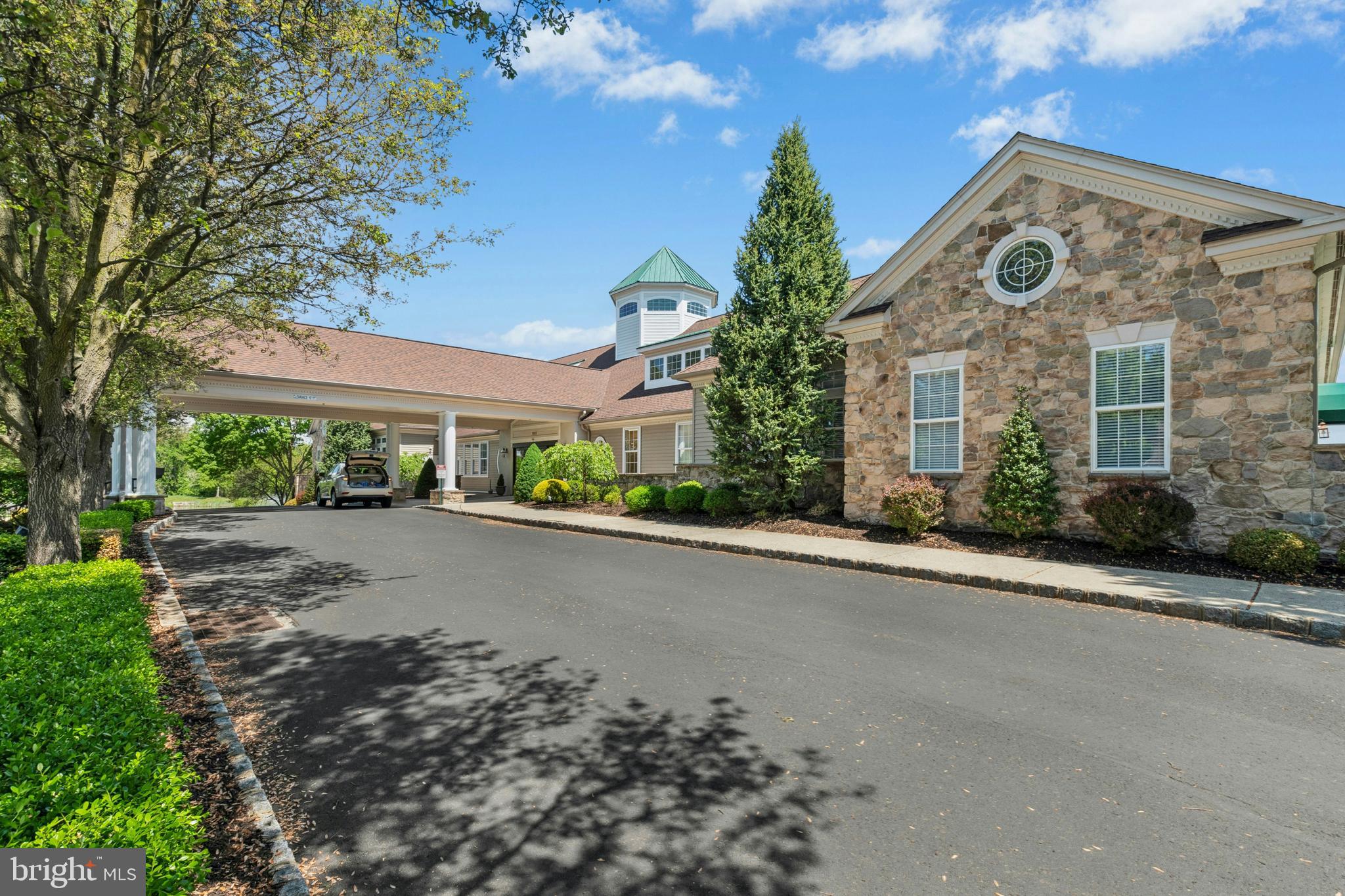 HERITAGE CR ESTS - Residential