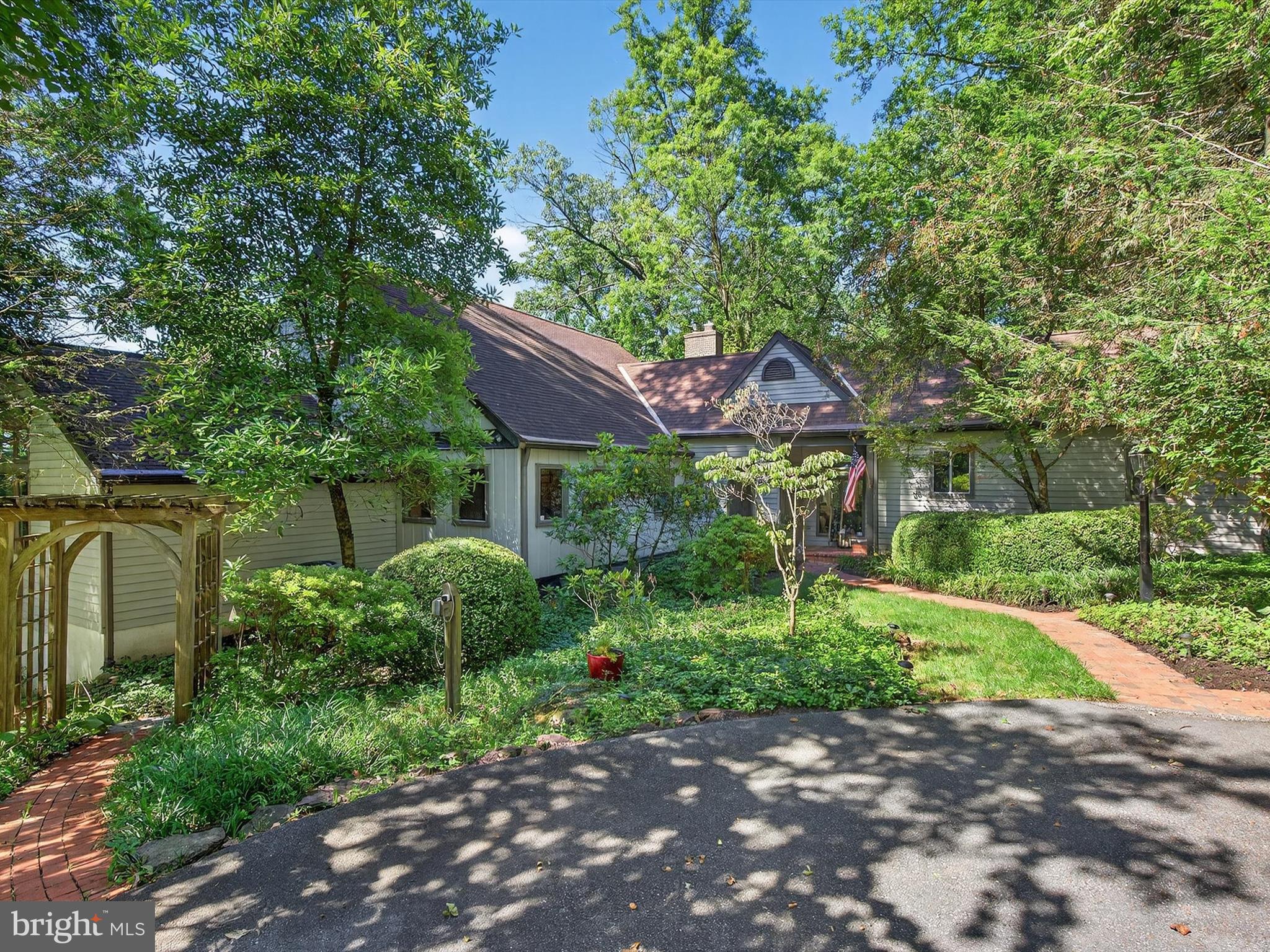 595 NETZLEY DRIVE