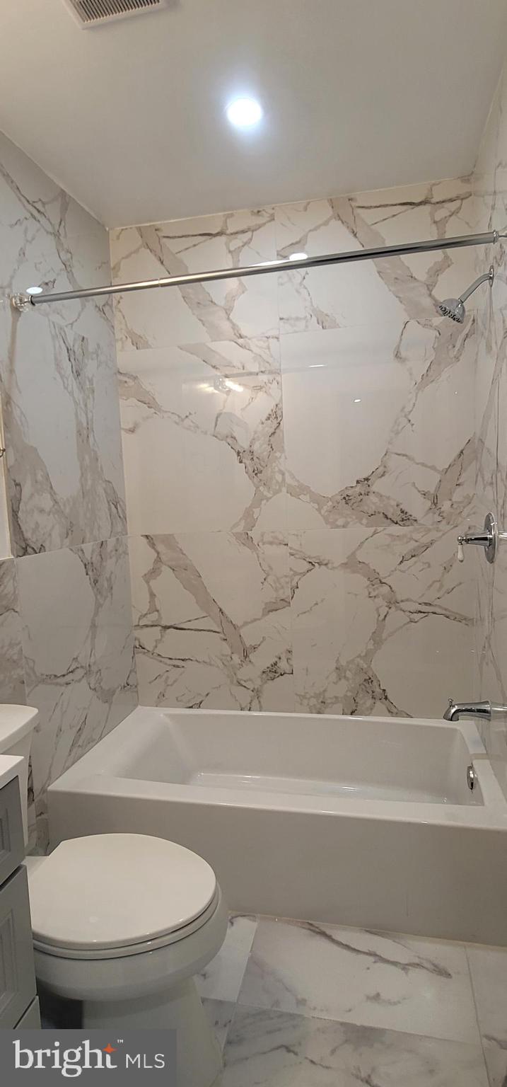 LONDON TOWNE - Residential