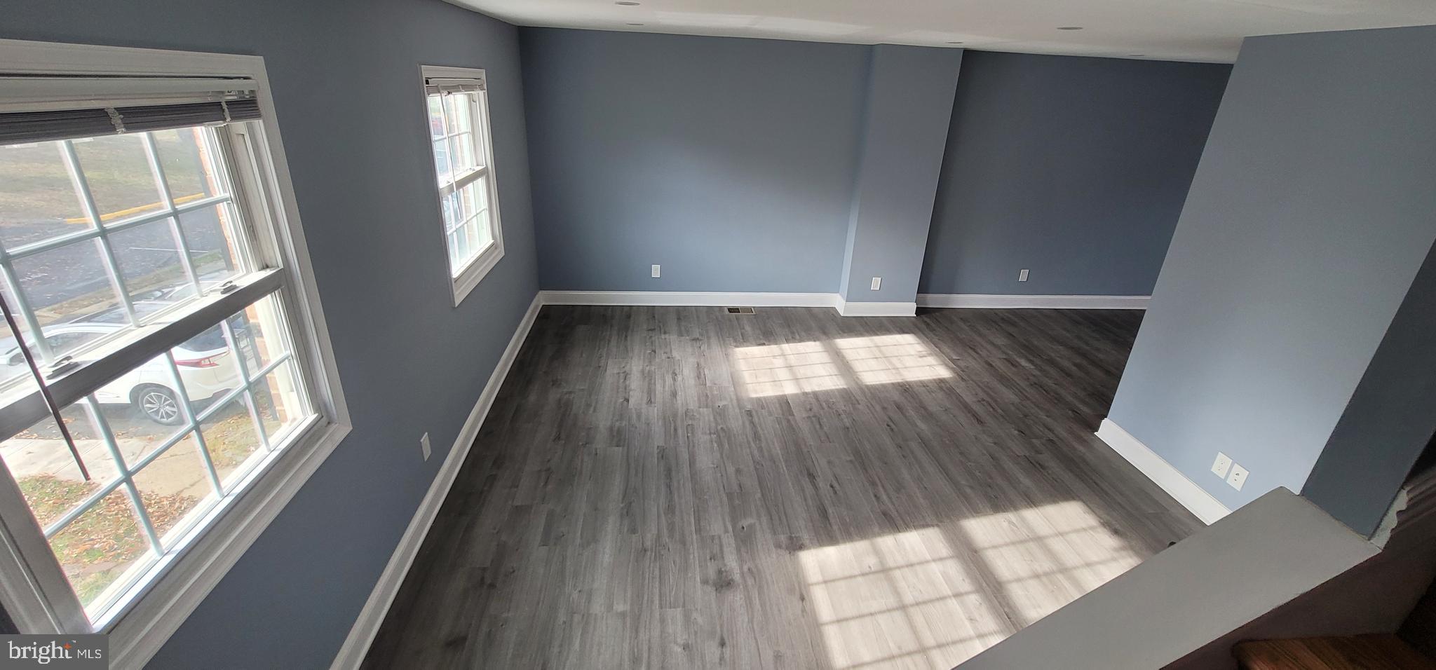 LONDON TOWNE - Residential